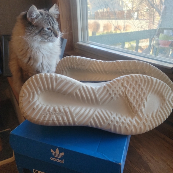 Additas shoes size 9 NWB - Picture 4 of 7